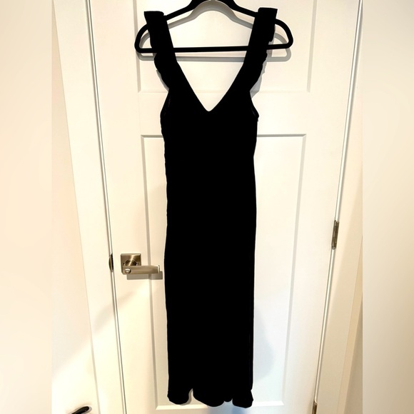 H&M Dresses & Skirts - H&M Black maxi dress with ruffle details, V-neck #glamour